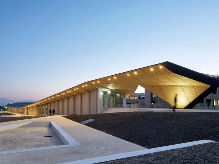 Super-Vision: Tracing EPFL History Through 8,000 Doctoral Theses